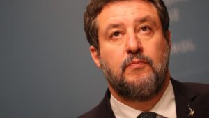 “Viva l’Italia antifascista”: si solleva un grido alla Prima della Scala a Milano