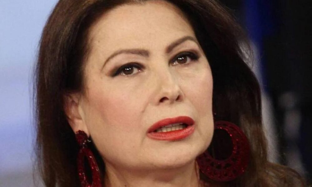 GF, il nuovo duo si unisce contro Beatrice Luzzi: “Fa l’intellettuale con chi non sa rispondere”