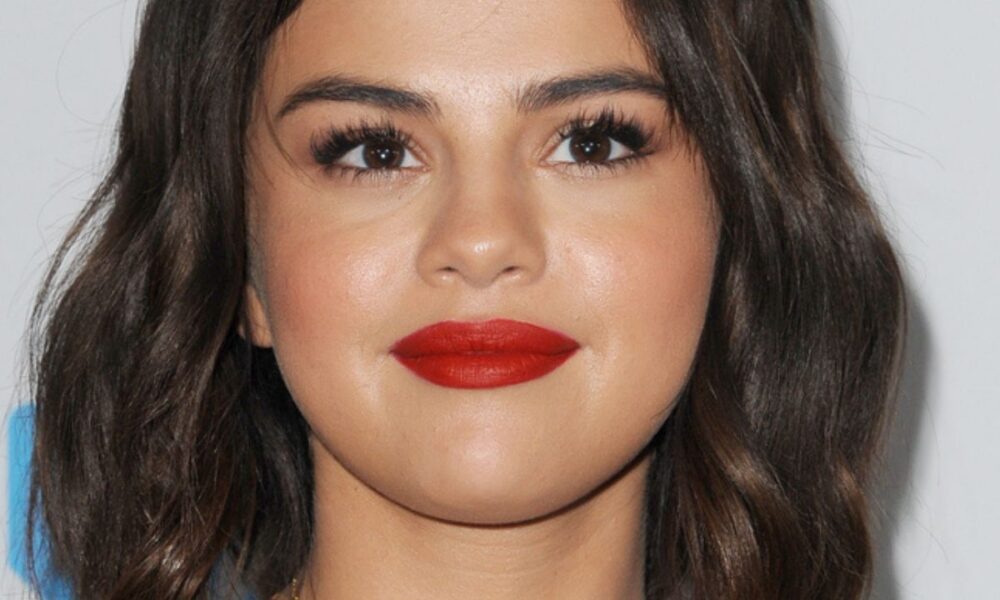 Selena Gomez ufficializza la storia d’amore con Benny Blanco