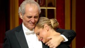 Giovanni Terzi chiede a Simona Ventura di sposarlo in diretta a Ballando con le Stelle