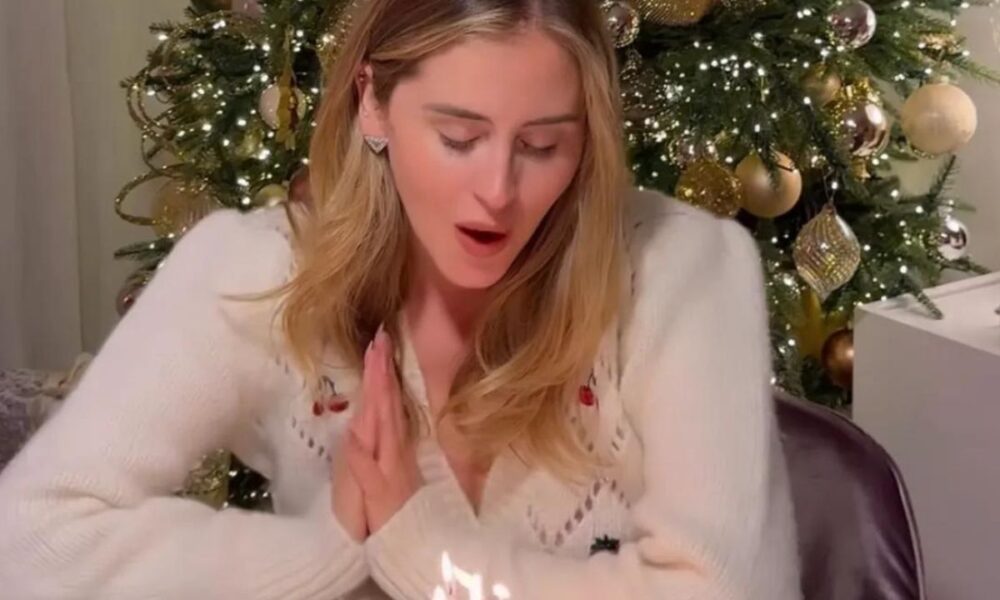 Valentina Ferragni replica alle critiche per la scritta sulla torta di compleanno