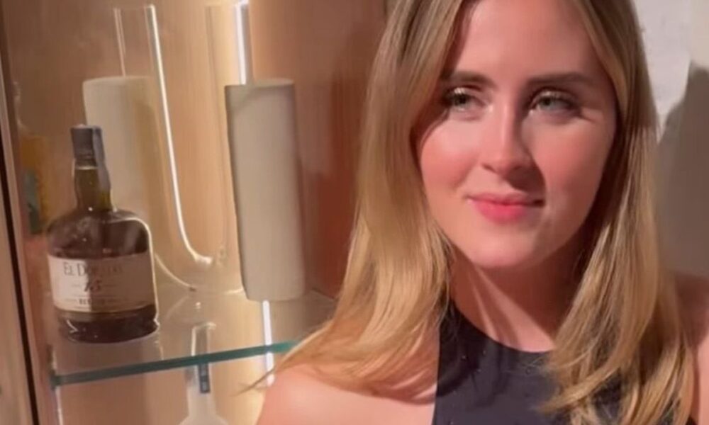 Anche Selvaggia Lucarelli commenta la particolare torta di compleanno di Valentina Ferragni