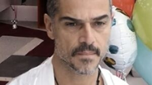 #FuoriVarrese: sui social tutti contro Massimiliano, il gesto mimato al GF