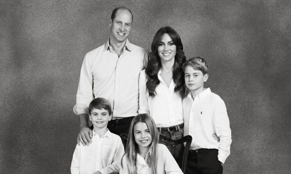 Anche Kate e William si preparano al Natale: la foto di famiglia rompe col passato