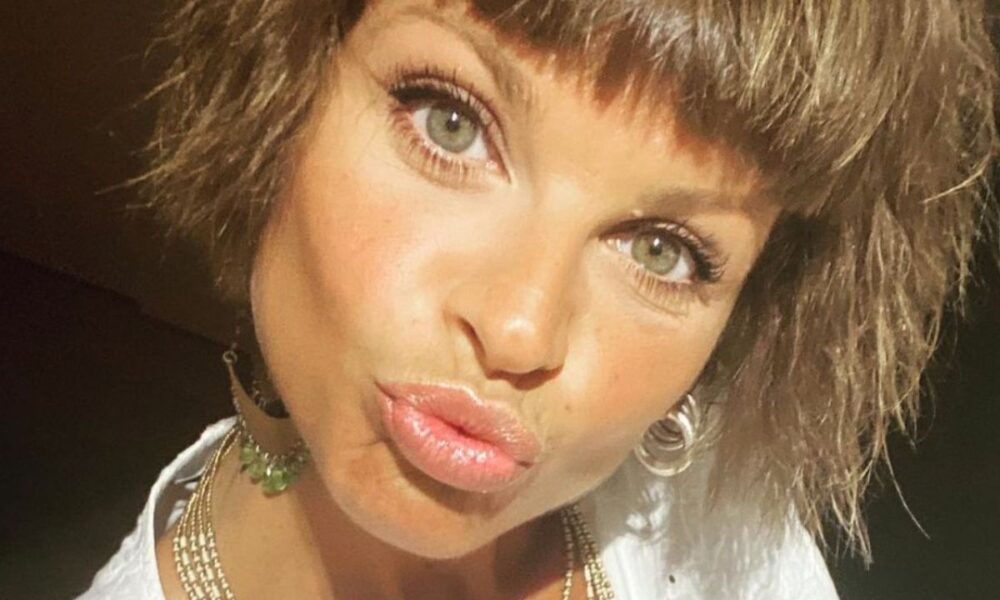 “É stata rispedita a casa”: contrattempo per Alessandra Amoroso in vacanza