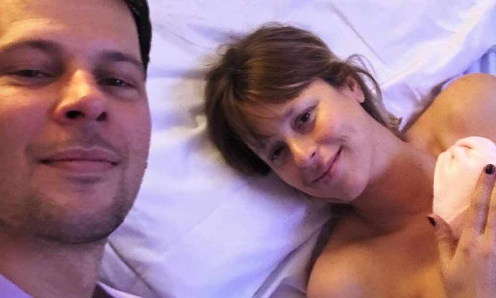 Federica Pellegrini è diventata mamma:  è nata la prima figlia, lo scatto di Matteo Giunta