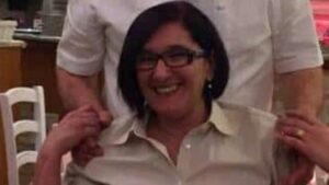 Morte Giovanna Pedretti: secchiate d’acqua sui giornalisti appostati sotto casa