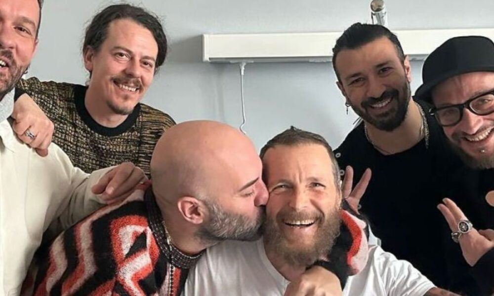 Jovanotti in ospedale: a fargli visita arrivano i Negramaro
