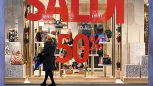 Saldi invernali 2024: via il 5 gennaio, spesa stimata pro capite pari a 137 euro