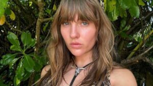 Victoria De Angelis alle Maldive tra baci romantici e scatti sexy allo specchio