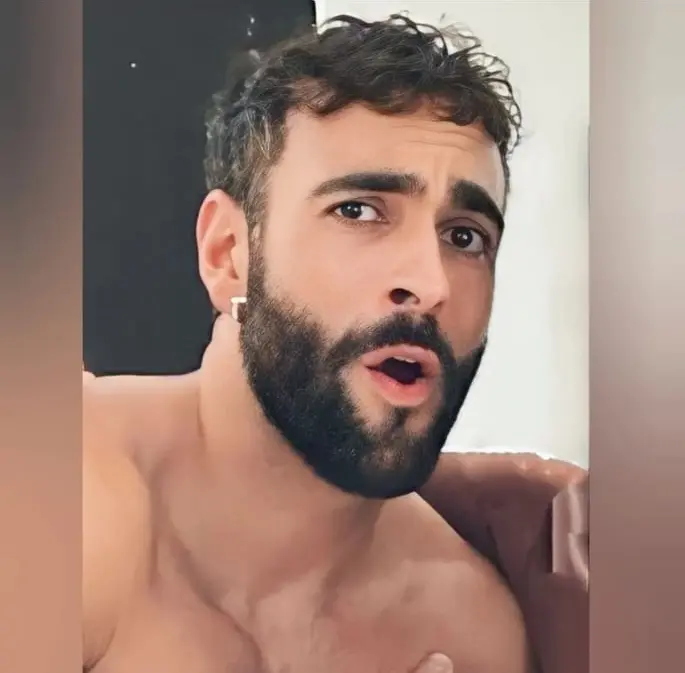 marco mengoni petto nudo