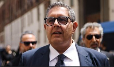 Giovanni Toti resterà agli arresti domiciliari