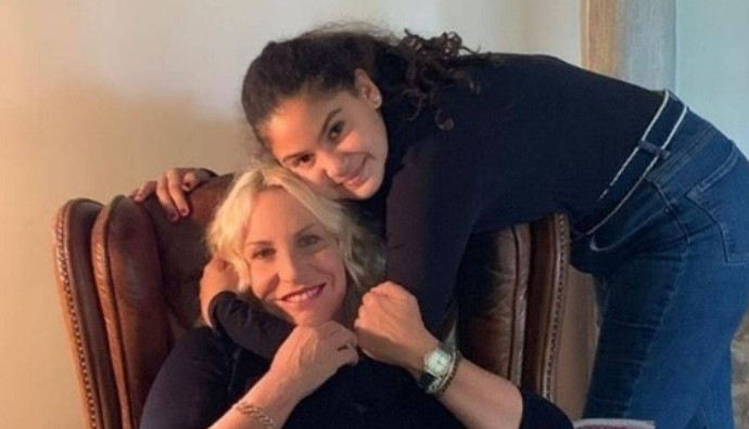 Antonella Clerici, il Ritorno a Casa dopo la Vacanza "Madre-Figlia" 43 La figlia di Antonella Clerici ha un fidanzato