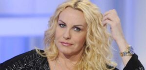 Antonella Clerici Condanna l’Omofobia e Sostiene i Diritti dei Figli LGBTQ+
