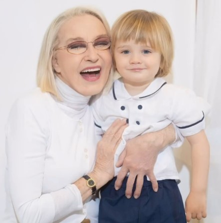 Eleonora Giorgi: “La mia unica speranza è una cura sperimentale” 50 eleonora giorgi e il suo nipotino