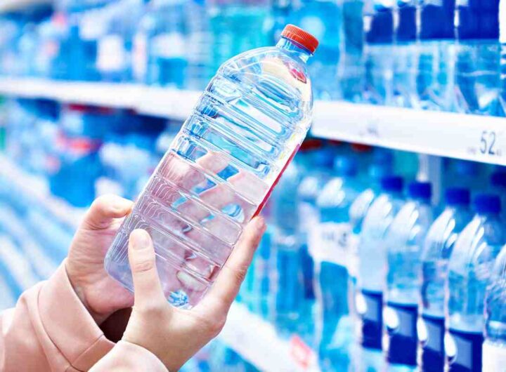 acqua bottiglia fa male?