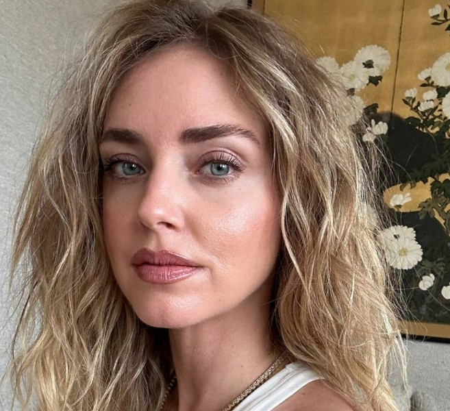 chiara ferragni chiusi i negozi