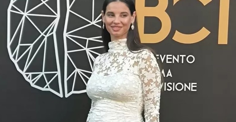 Francesca Chillemi Incinta: L'Attrice Svela il Pancione sul Red Carpet di Benevento 45 francesca chillemi incinta