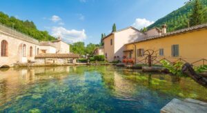 Rasiglia: Il “Borgo dei Ruscelli”, Un Viaggio Incantato nella Piccola Venezia d’Umbria Tra Storia e Leggenda