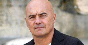 Luca Zingaretti Furioso: “Vergognatevi!” L’Attore Denuncia Privilegi e Abusi all’Aeroporto di Fiumicino