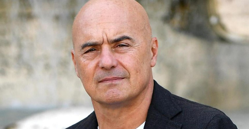 Luca Zingaretti Furioso: "Vergognatevi!" L'Attore Denuncia Privilegi e Abusi all'Aeroporto di Fiumicino 43 luca zingaretti