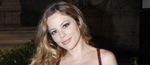 Naike Rivelli si Sposa: Il “Sì” con il Fidanzato Storico Lontano dai Riflettori