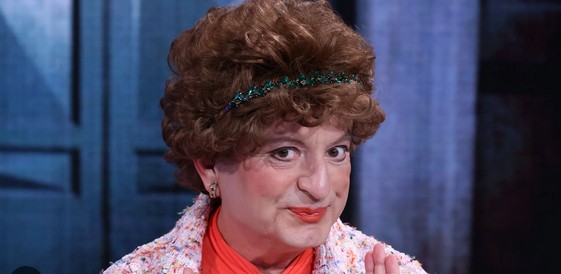 "La Signora Coriandoli" È la Prima Concorrente Ufficiale di "Ballando con le Stelle 2025" 43 signora coriandoli 1