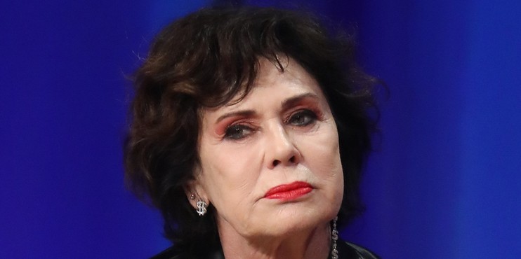 Corinne Clery contro il Figlio Alexandre: "Ha Venduto la Mia Casa, Mi Sento una Madre Ferita" 42 corinne clery 1