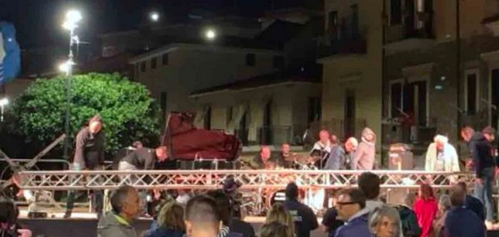 Paura al Concerto di Raphael Gualazzi: Crollo sul Palco ad Agnone Cilento 42 gualazzi concerto