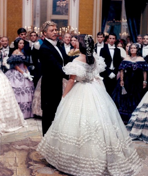 L'Abito Iconico di Claudia Cardinale ne Il Gattopardo: Il Capolavoro di Piero Tosi 47 il gattopardo scena del ballo