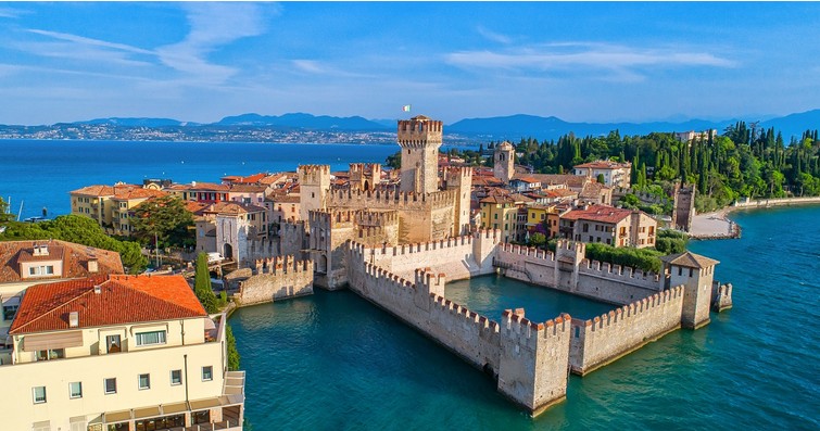 La Crisi del Turismo sul Lago di Garda: L'Effetto del "Caro Prezzi" e della Recensione Tedesca 44 lago di garda sirmione