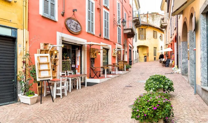 Luino, la Perla del Lago Maggiore: Guida Completa su Cosa Vedere e Fare 44 luino centro storico