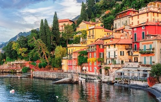 La casa delle farfalle di Silvia Montemurro: Un Viaggio tra Segreti Familiari e Amori Ribelli sul Lago di Como 43 ossuccio