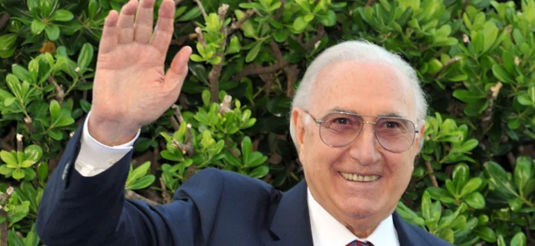 L'Ultimo Saluto a Pippo Baudo: La Camera Ardente al Teatro delle Vittorie e i Funerali il 20 Agosto 43 pippo baudo 3