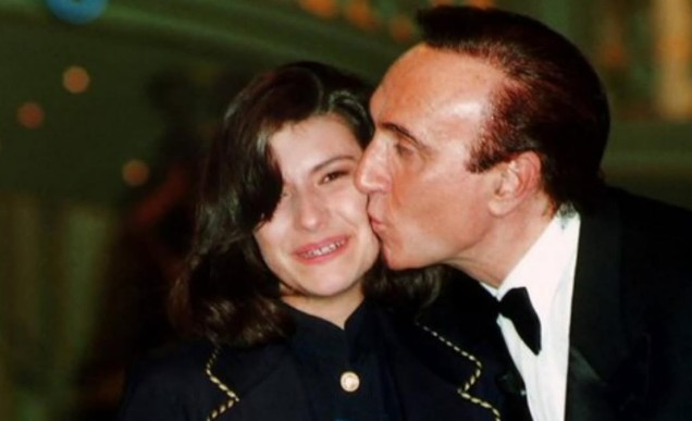 Addio a Pippo Baudo: Le Lacrime di Mara Venier e l'Omaggio di Amadeus, Pausini e Tutta l'Italia 43 pippo baudo laura pausini