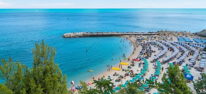 Spiagge Vuote? È Scontro tra Gestori, Consumatori e Politica 41 spiagge italiane