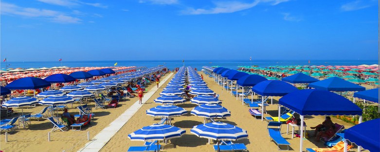 Crisi Estate 2025 sulle Spiagge Toscane: Turisti "Mordi e Fuggi" e Fenomeno Baby Gang 43 spiagge toscane 2