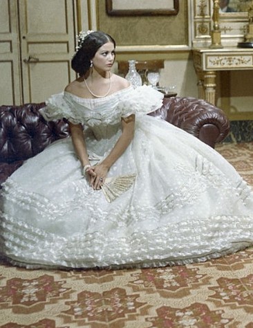 L'Abito Iconico di Claudia Cardinale ne Il Gattopardo: Il Capolavoro di Piero Tosi 46 stasera in tv 18.08.2025