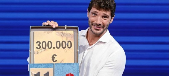 Gerry Scotti vs. Stefano De Martino: La Sfida Televisiva che Accende l'Autunno 43 stefano de martino affari tuoi