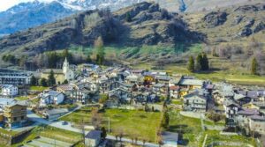 Usseaux: Il Borgo Dipinto del Piemonte, Guida Completa a Cosa Vedere