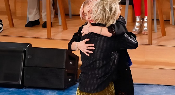 Ritorno Col Botto ad Amici: Veronica Peparini di Nuovo Prof di Danza, Fuori Deborah Lettieri 41 veronica peparini