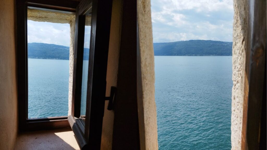 Eremo di Santa Caterina del Sasso vista lago maggiore