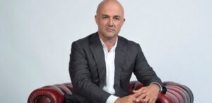 Gianluigi Nuzzi Debutta con “Dentro la Notizia”: Un Successo che Inizia in Tono Basso