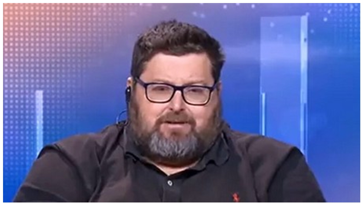Mario Adinolfi a Uomini e Donne: La Proposta e la Risposta di Tina Cipollari Mario Adinolfi a Uomini e Donne: La Proposta e la Risposta di Tina Cipollari