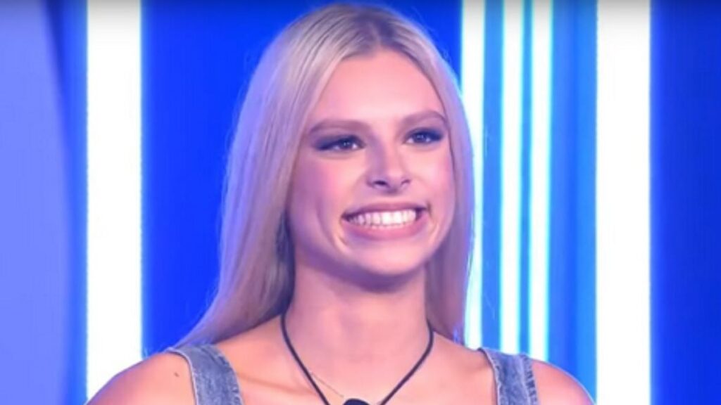 Giulia Soponariu: La Giovane Modella Studentesca al Grande Fratello 2025 42 giulia soponariu 1