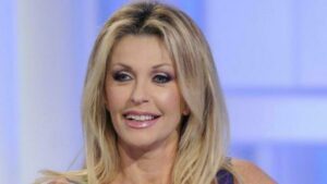 Paola Ferrari: Biografia, Marito Marco De Benedetti, Figli e la Lotta Coraggiosa contro il Tumore