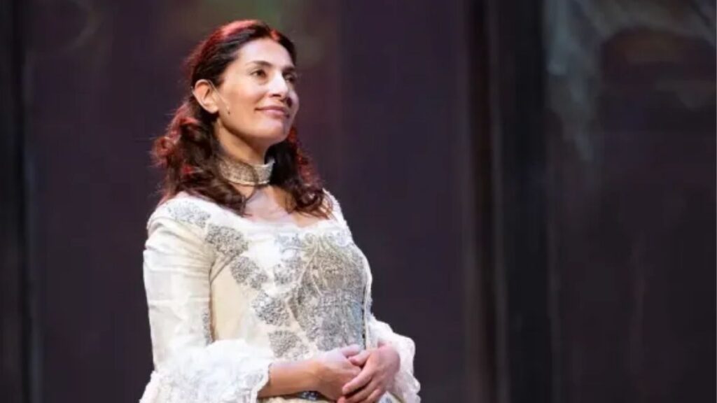 🎭 La Vedova Scaltra di Goldoni al Quirino: Caterina Murino Incarna la Rivoluzione Femminile 47 caterina murino in la vedova scaltra di goldoni