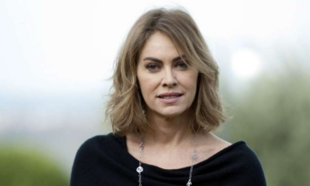 Elena Sofia Ricci, il Dramma di Verissimo: “L’Abuso a 12 Anni. Mia Madre mi Mise nelle Mani dell’Aguzzino”