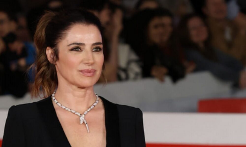 🦸 Luisa Ranieri: “Nella Società di Oggi, Essere Donna Significa Essere Un Eroe”