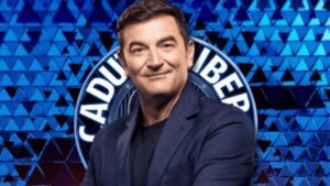 📺 Max Giusti debutta a Mediaset con Caduta Libera